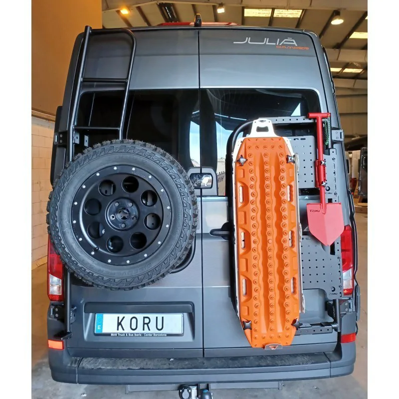 VW Crafter IV / MAN TGE Reserveradhalter mit Leiter (180° Tür) - Koru