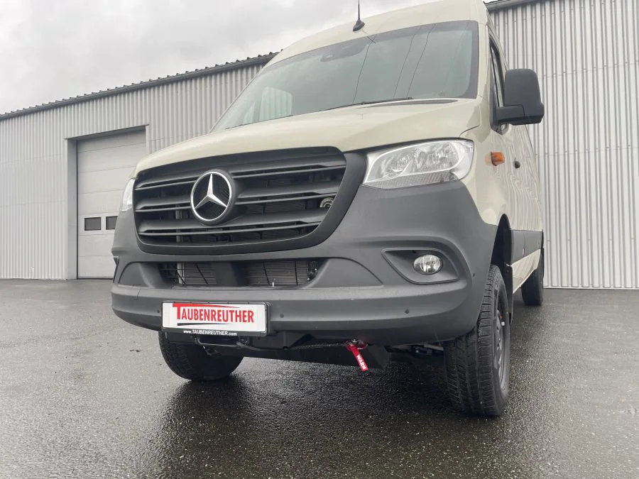 Seilwindenanbausatz Mercedes Sprinter 907 ab '22 Inkl. WARN VR EVO 10S