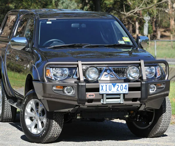 ARB Windenstossstange Mitsubishi L200 10 - '15. mit Kotflügelverbreiterung