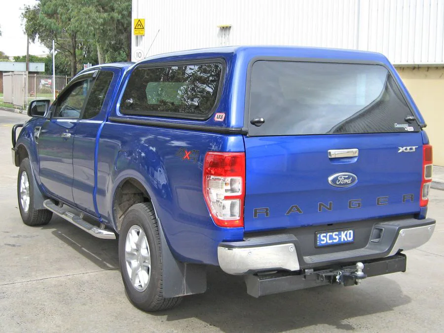 Touring Hardtop für Ford Ranger '12-'23. 2ab Ec Flach. Glatt. Seitl. Klappfenster