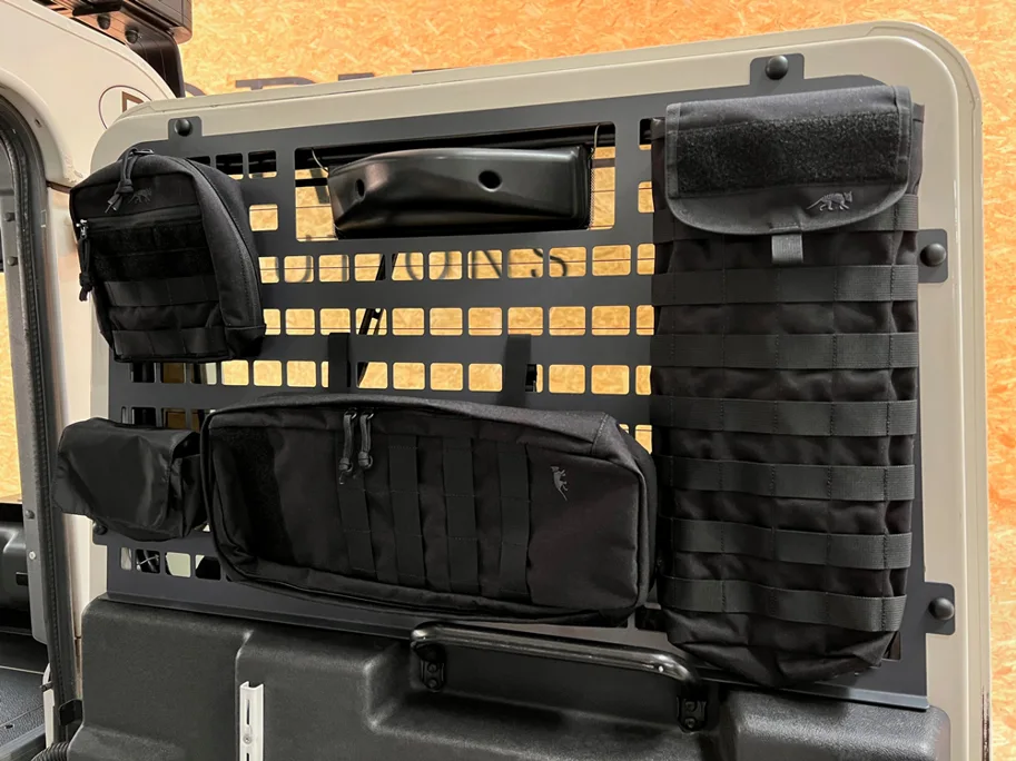 MOLLE-Trägersystem für Defender-Hecktür