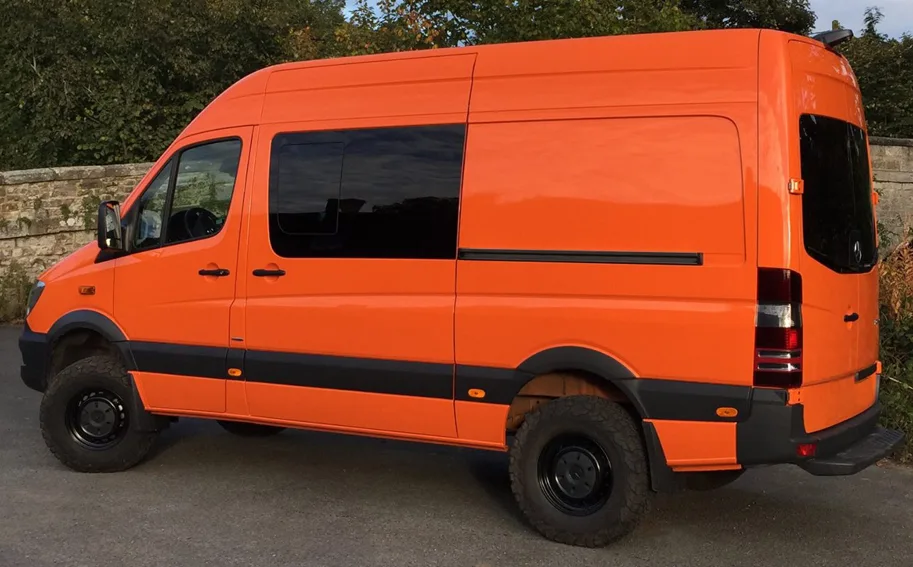 Schiebetür-Führungsschiene links schwarz für Sprinter + Crafter