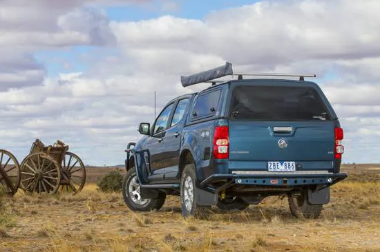 Touring Hardtop für Isuzu D-MaXDC `17-21 flach, glatt, seitliche Klappfenster