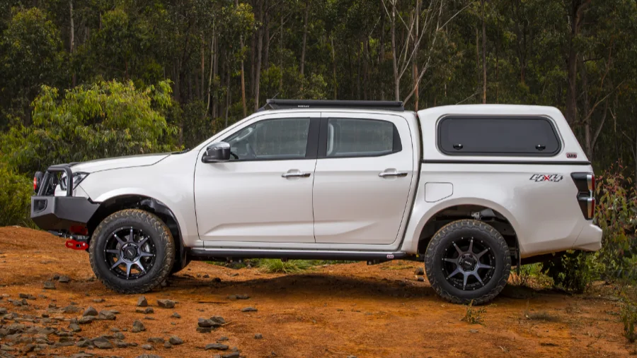 Touring Hardtop für Isuzu D-MaXDC `21-> flach, glatt, seitliche Klappfenster