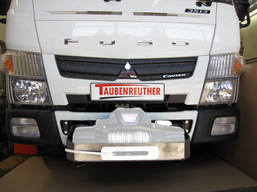 Seilwindenanbausatz Mitsubishi Fuso 3,5t mit Schraubensatz.