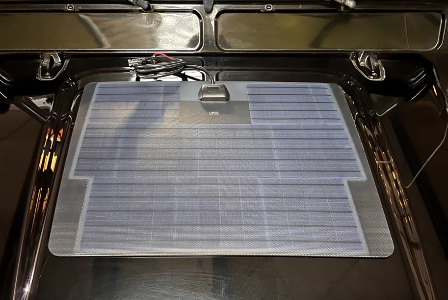 Motorhauben-Solarmodul „ORY x “ (65W) fle x ibel für Defender TD4