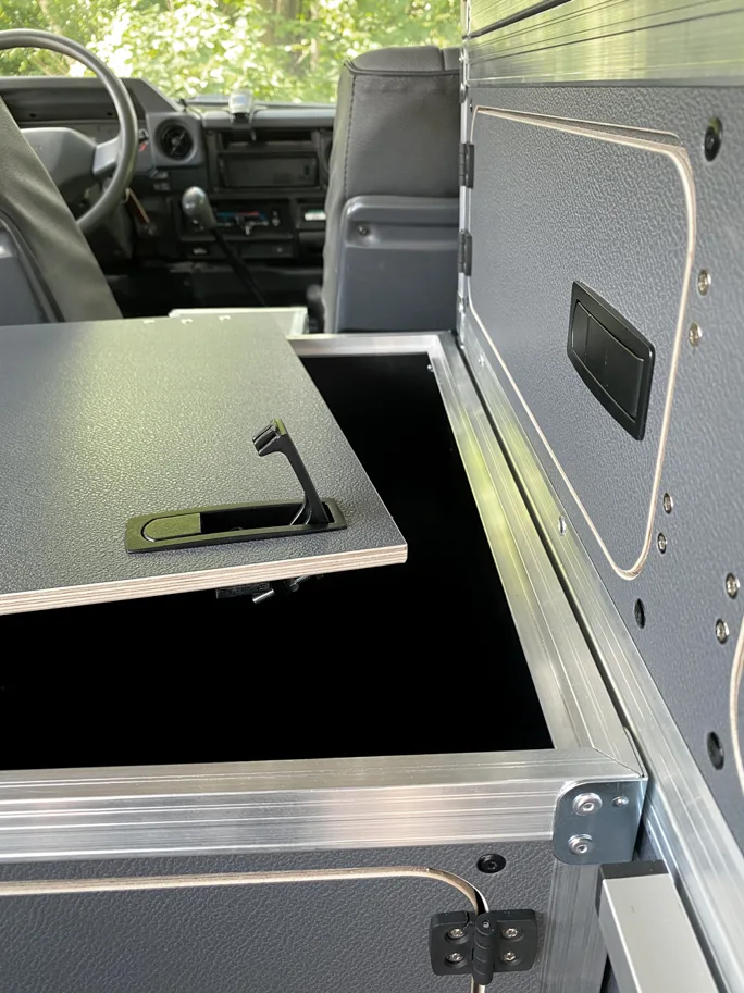 Sitzbox / Toilettenbox Mitte, für Toyota 75 / 78 – 21877