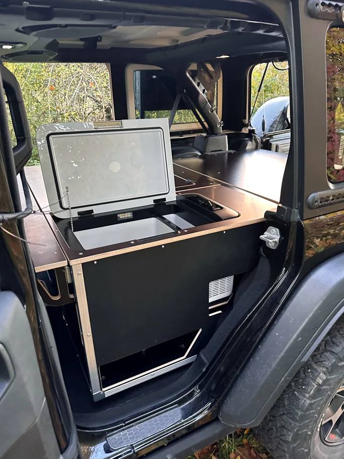 Möbel-Innenausbau-System „Yellowstone JL“ für Jeep Wrangler JL