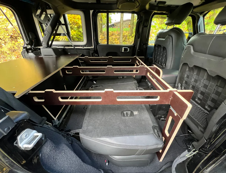 Möbel-Innenausbau-System „Black Canyon JL“ für Jeep Wrangler JL