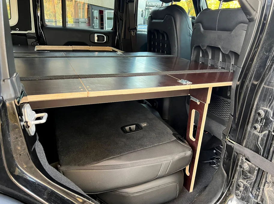 Möbel-Innenausbau-System „Yosemite JK“ für Jeep Wrangler JK