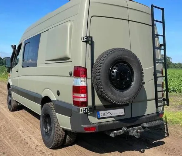 Reserveradträger Version „Zwillingsbereifung“ für Mercedes Benz Sprinter und VW Crafter