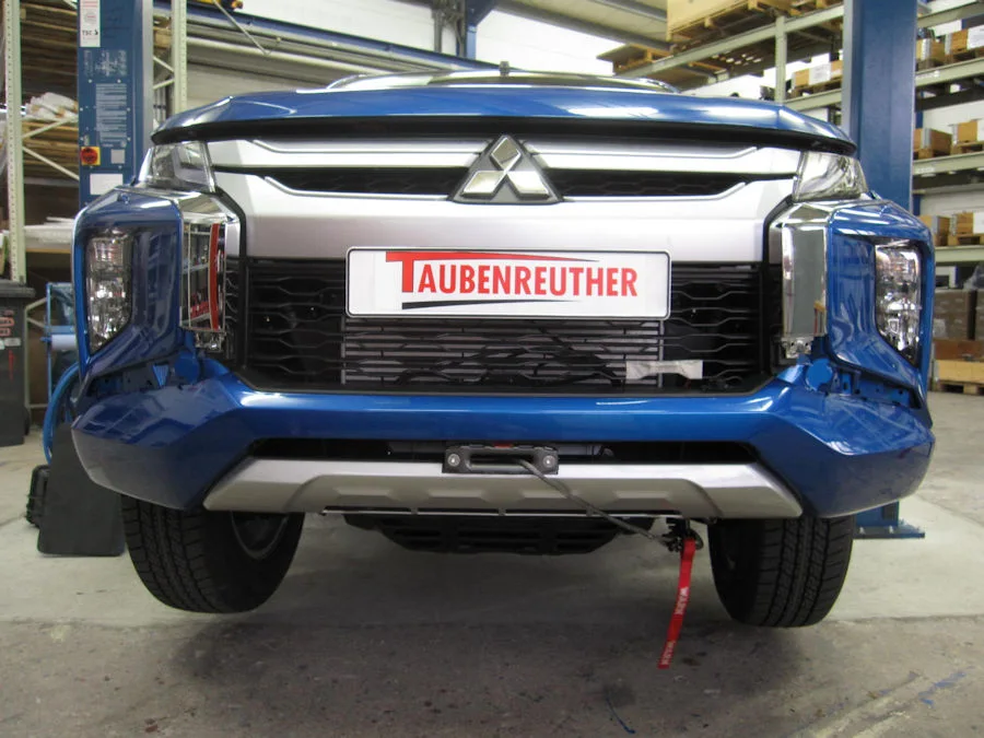 Seilwinden Kit für Mitsubishi L200 ab 19 inkl. WARN AXON 55-S-Seilwinde