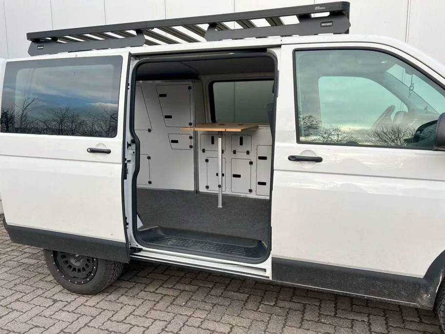 Möbelzeile mit Kleiderschrank und Küchenblock, weiss, für VW Bus T5/T6, Version 2