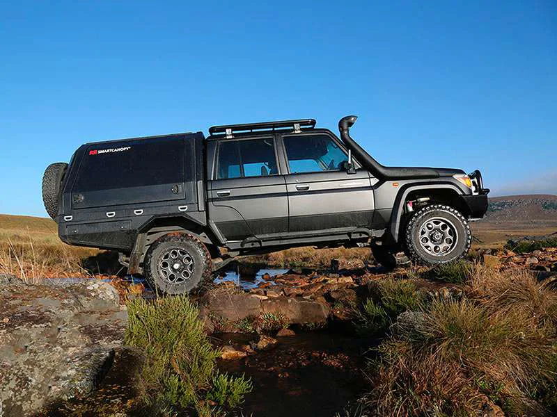 RSI SmartCap XL zu Flatbed für Toyota Land Cruiser, Doppelkabine, mattschwarz